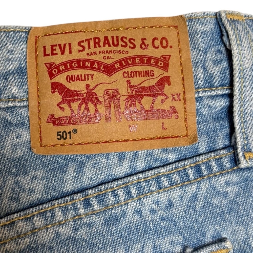 Levi's 501 Denim High Rise Cutoff Shorts All Over Logo Print Frayed Hem Size 29 - Picture 6 of 10